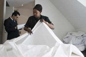 Conseil Femme de chambre pour nettoyage hôtel parisien